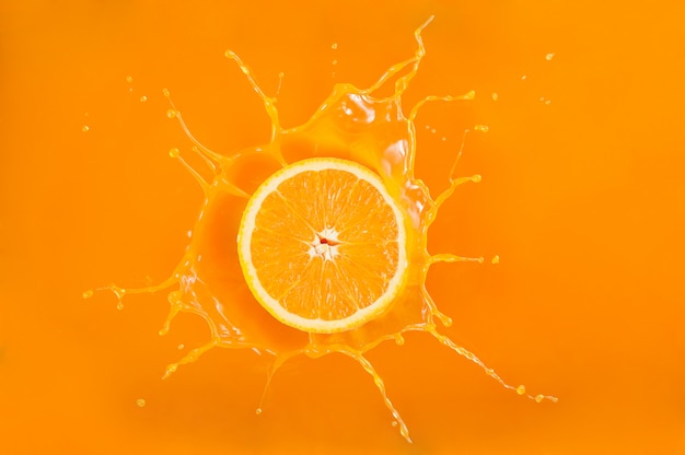 Suco de laranja espalhado