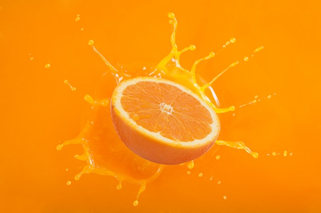 Suco de laranja espalhado