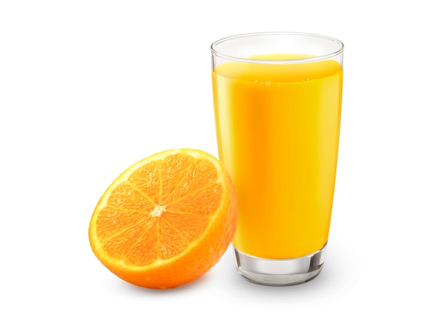 Suco de laranja fresco com frutas isoladas no fundo branco