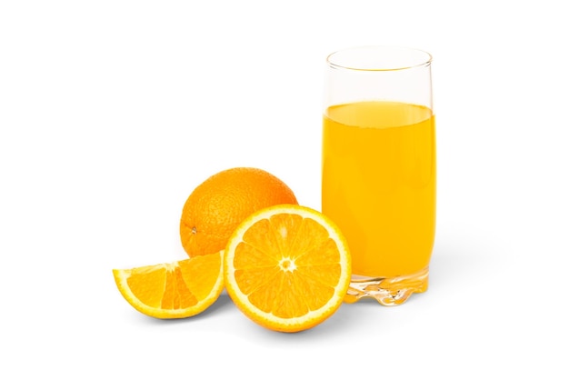 Suco de laranja isolado no branco