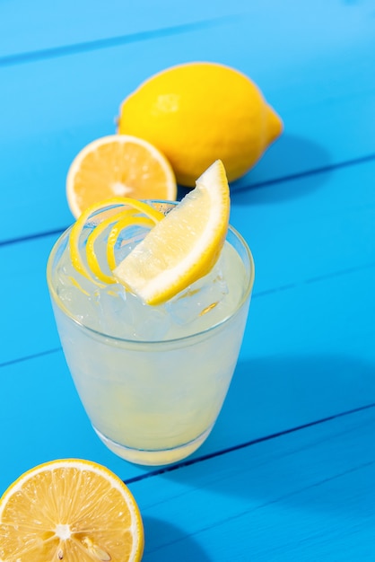 Suco de limonada caseira beber no copo