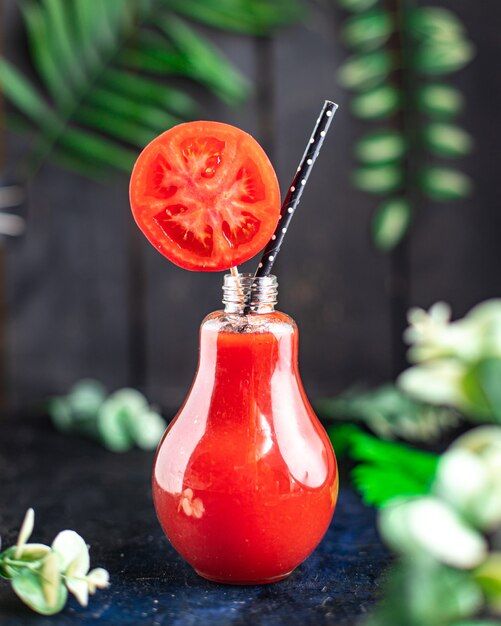 suco de tomate espremido na hora coquetel tomatee álcool beber bebida orgânica na mesa comida saudável