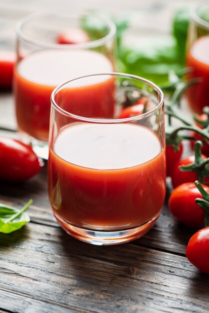 Suco de tomate fresco