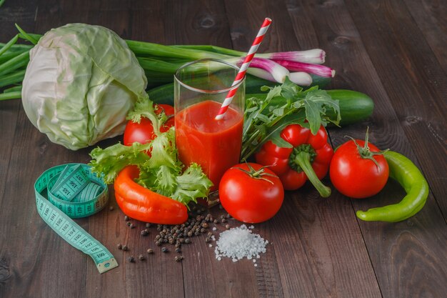 Suco e medidor de tomate