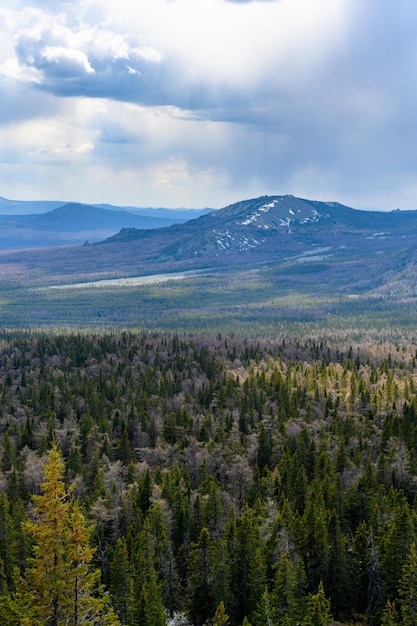 Süd-Ural-Gebirge mit einer einzigartigen Landschaftsvegetation und Vielfalt der Natur