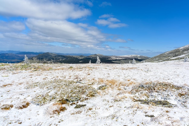 Süd-Ural-Gebirge mit einer einzigartigen Landschaftsvegetation und Vielfalt der Natur