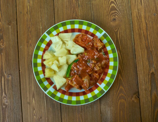 Süß-saures Schweinefleisch mit Ananassalsa