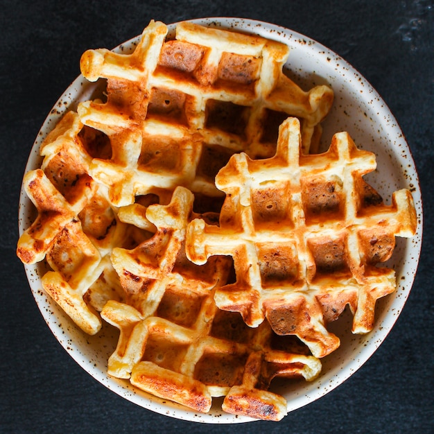 Süße belgische Waffeln auf einem Teller