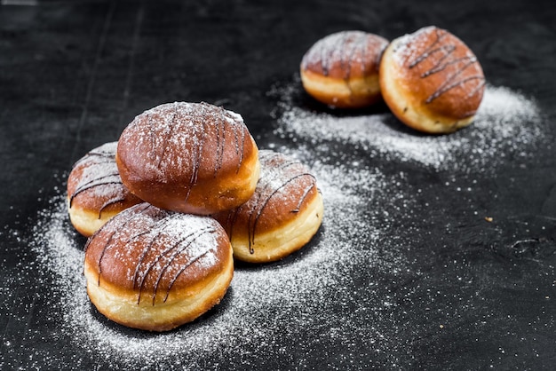 Süße Brötchen mit Marmelade