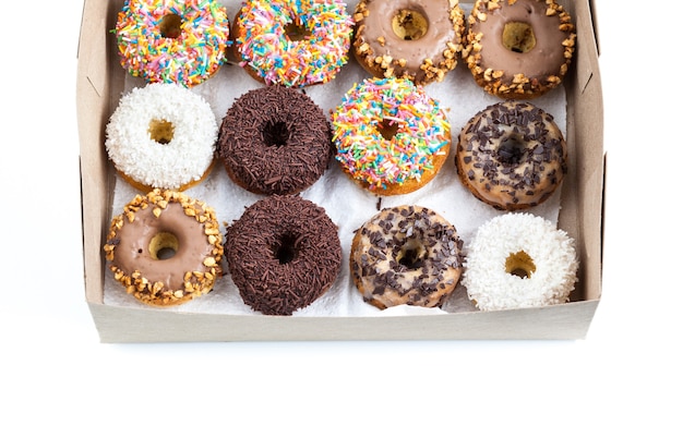 süße Donuts in einer Pappschachtel