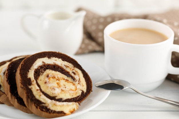 Süße Gebäckrolle Traditionelles Frühstück