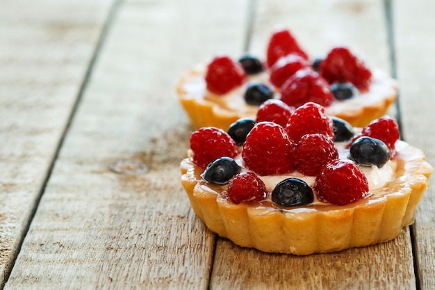 Süße Kuchen mit Beeren