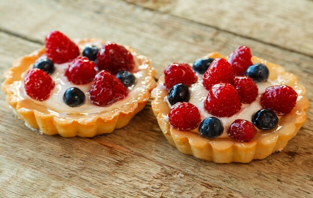 Süße Kuchen mit Beeren