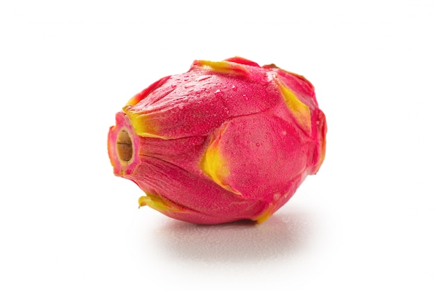 Süße leckere Drachenfrucht oder Pitaya lokalisiert auf Weiß