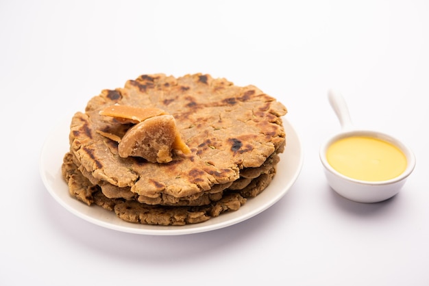 Süße Roti aus Reismehl jaggery und Ghee Gud ki roti gur ki roti jaggery Bhakri meethi gud ki roti Winternahrung Kopieren Sie Platz