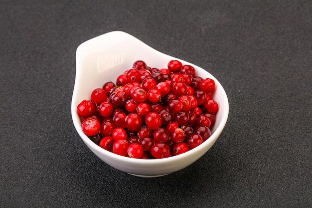 Süße und leckere Cranberries in der Schüssel