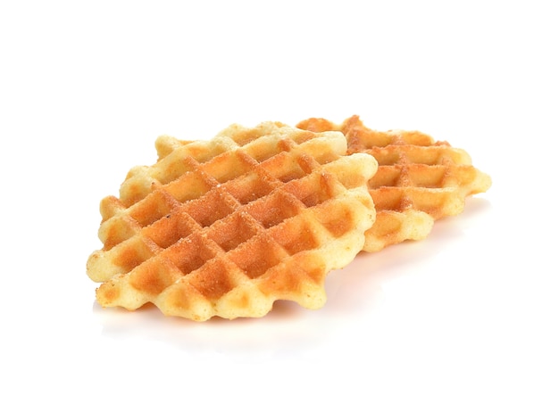 Süße Waffeln getrennt auf Weiß