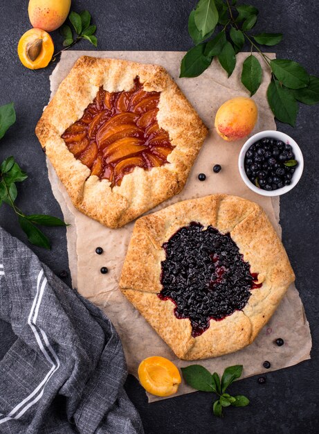 Süßer hausgemachter Galette-Kuchen mit Früchten