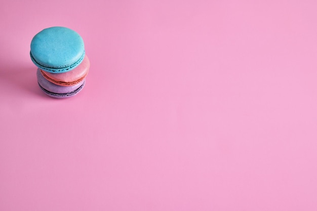 Süßer Nachtisch des pastellfarbenen Makronen-Snacks