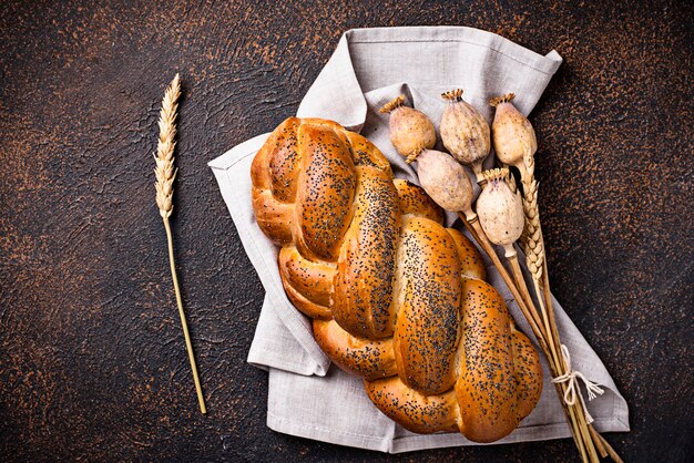 Süßes Brot mit Mohn