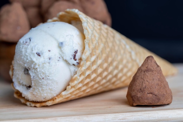 Süßes Eis mit Schokoladenstückchen