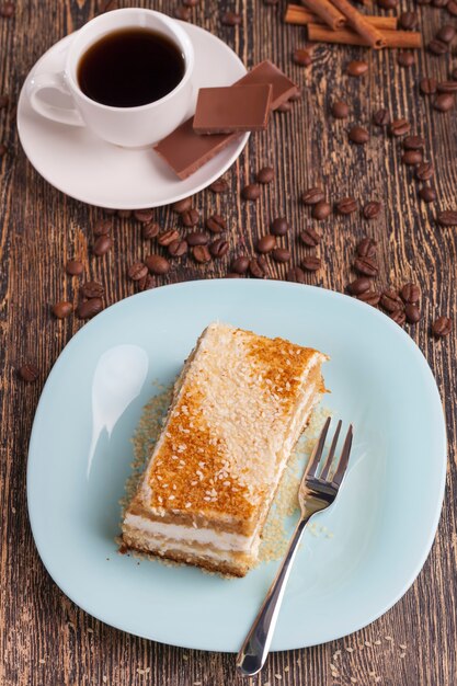 Süßes leckeres Dessert mit Kaffee