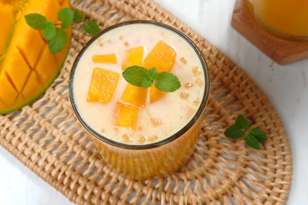 Süßes und cremiges Sago-Mango-Dessert, asiatisches Mango-Dessert, auch bekannt als Mango Lolo