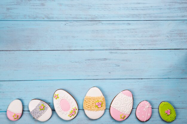 Süßigkeiten für Ostern. Lebkuchen in Form von Ostereiern.