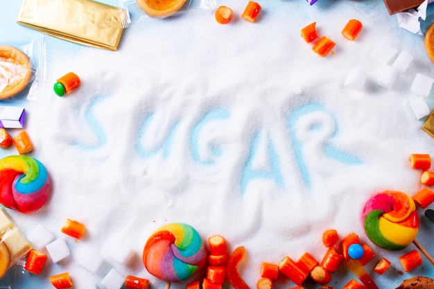 Süßigkeiten mit Zucker, flache Laienszene mit Wortzucker