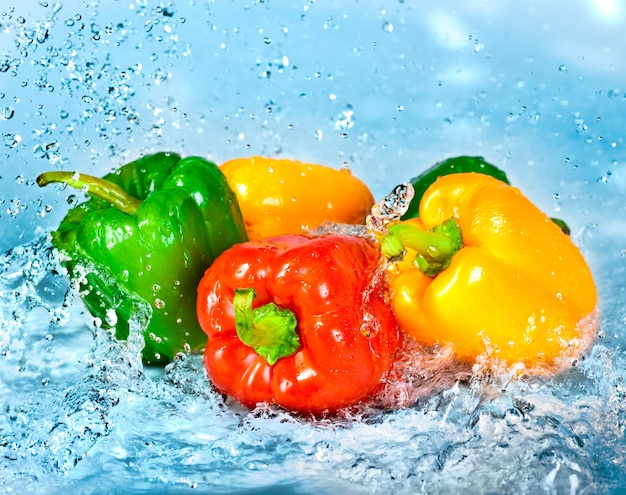 Süßwasserspritzer auf Paprika