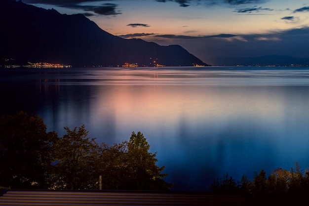 Foto suiza montreux vista nocturna con el lago