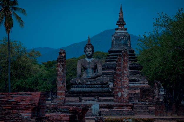 Sukhothai Wat Mahathat Buddha-Statuen an alter Hauptstadt Wat Mahathats von Sukhothai Thailand.