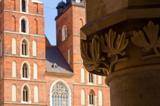 Sukiennice und die Marienbasilika