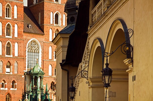 Sukiennice und die Marienbasilika