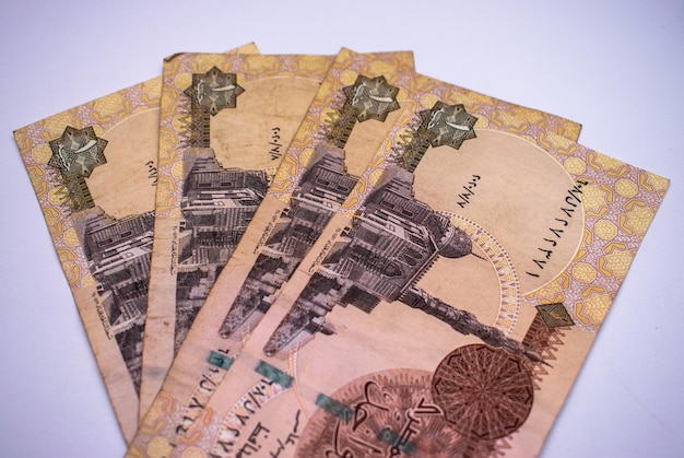 Foto sultan-al-ashraf-qaitbay-moschee in kairo ein bild von ägyptischen banknoten im wert von einem pfund