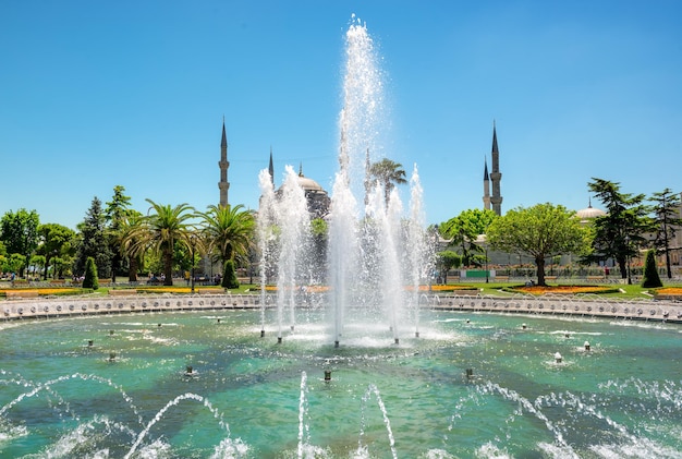 Sultanahmet Camii und Brunnen