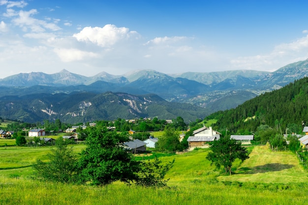 Summer Mountain Plateau Highland con Artvin, Turquía