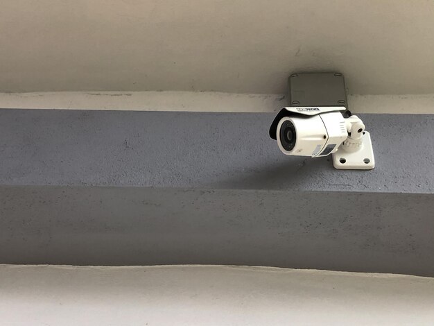 Sungai PetaniMalaysia 10 de noviembre de 2021Cámara de seguridad CCTV al aire libre instalada en la pared del edificio