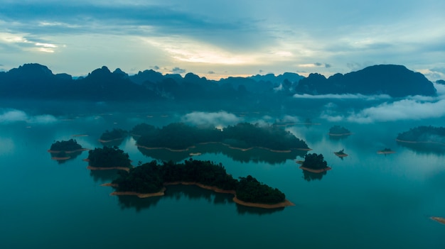 Sunligh Seeberg Rajjaprabha-Verdammung (Chiao Lan Dam), Provinz Surat Thani, Thailand