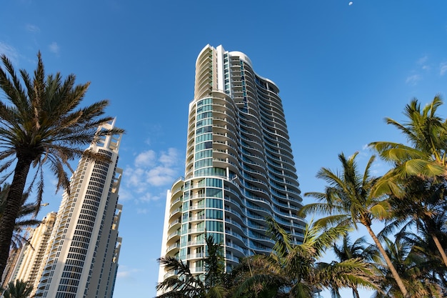 Sunny Isles Beach Miami Flórida EUA 24 de março de 2021 castelo de alto padrão residência na praia ângulo baixo