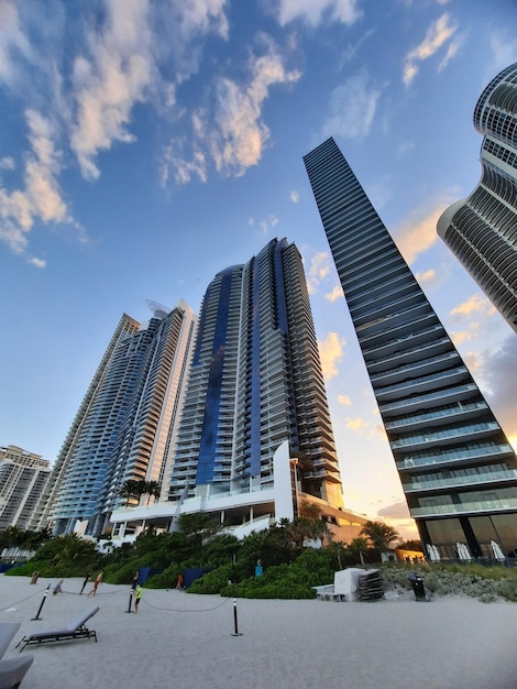 Sunny Isles USA 22 de março de 2021 edifícios e condomínios hoteleiros na praia