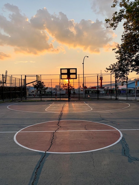 Foto sunset-basketballfeld