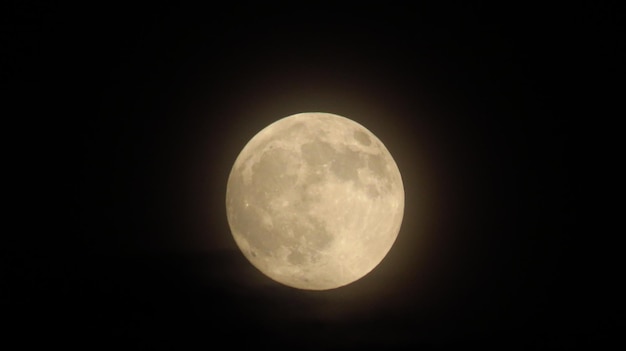 Super luna llena con fondo oscuro Madrid España Europa Fotografía horizontal