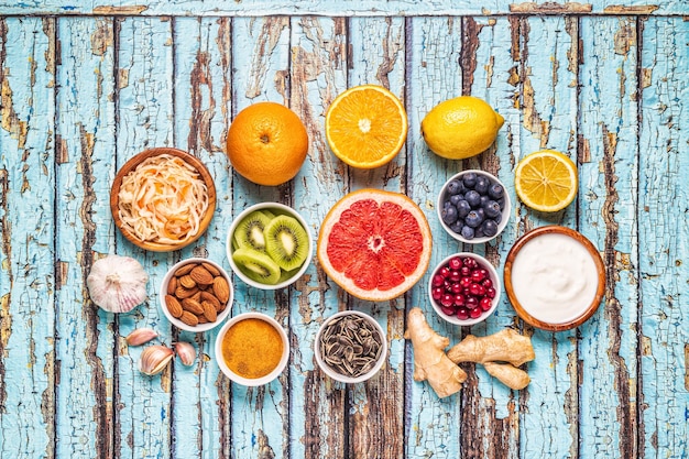 Foto superalimentos para reforço da imunidade e remédios para resfriado, vista de cima.