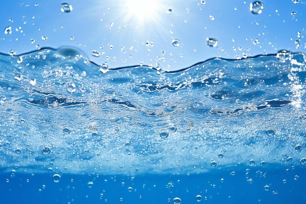 Foto superficie de agua con burbujas y sol en fondo azul copiar espacio