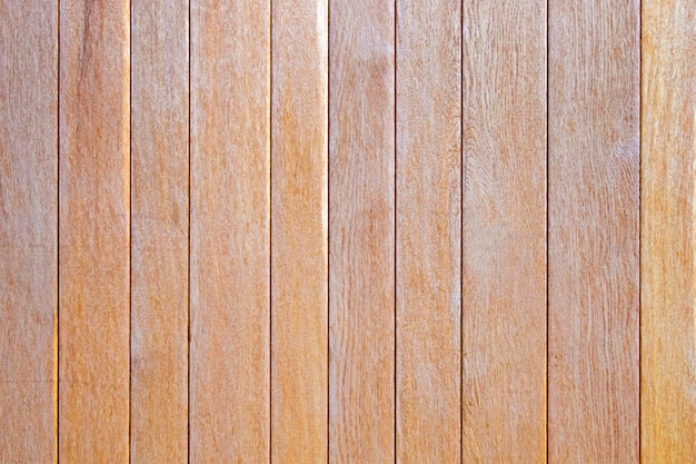 Superfície clara de madeira das placas verticais
