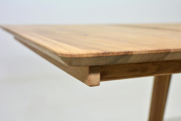 Superfície da mesa de jantar de madeira Móveis de madeira natural vista de perto