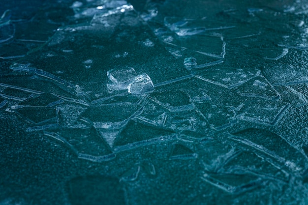 Superfície de água congelada Gelo azul-verde Frost e baixas temperaturas na estação de inverno Closeup Espaço para texto Fonte