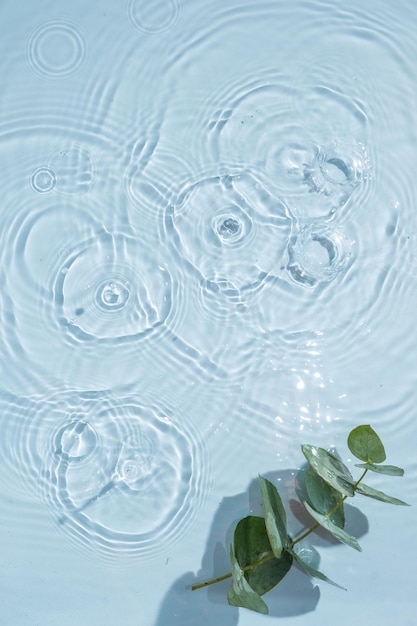 Superfície de textura de água azul com fundo de conceito de spa de anéis e ondulações