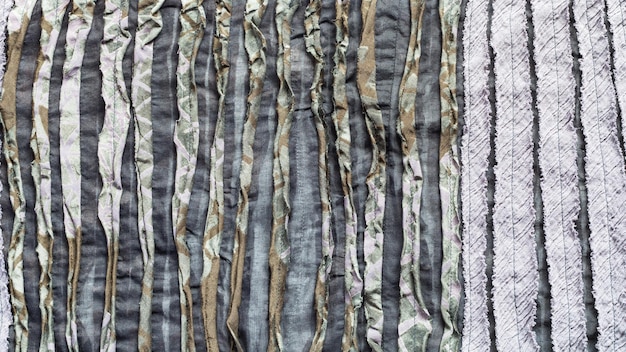 Superfície do lenço costurado em tecido esculpido